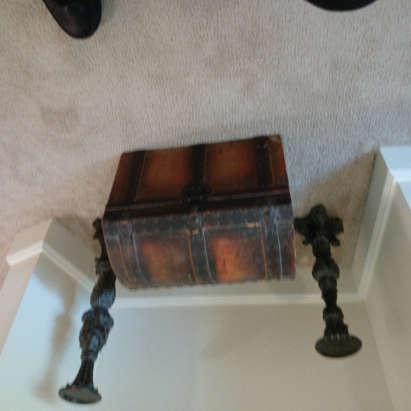 Moving sales, all high end almost new - Picture 9 of 12